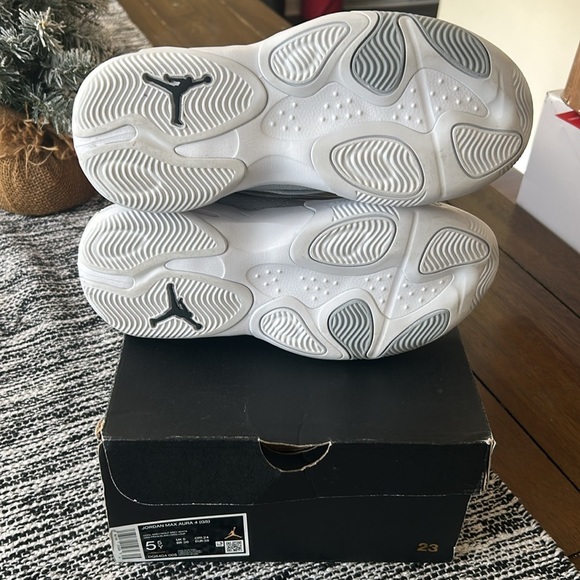 Jordan Max Aura 4 (GS) cool grey/wolf grey & white size 5.5Y - Picture 5 of 7